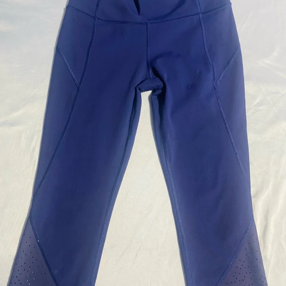Lululemon Athletica Blue Capri Leggings with Stretchy Fit